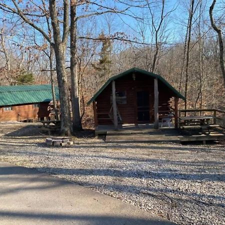 Lovely Rustic Cabin In Bloomington Bagian luar foto