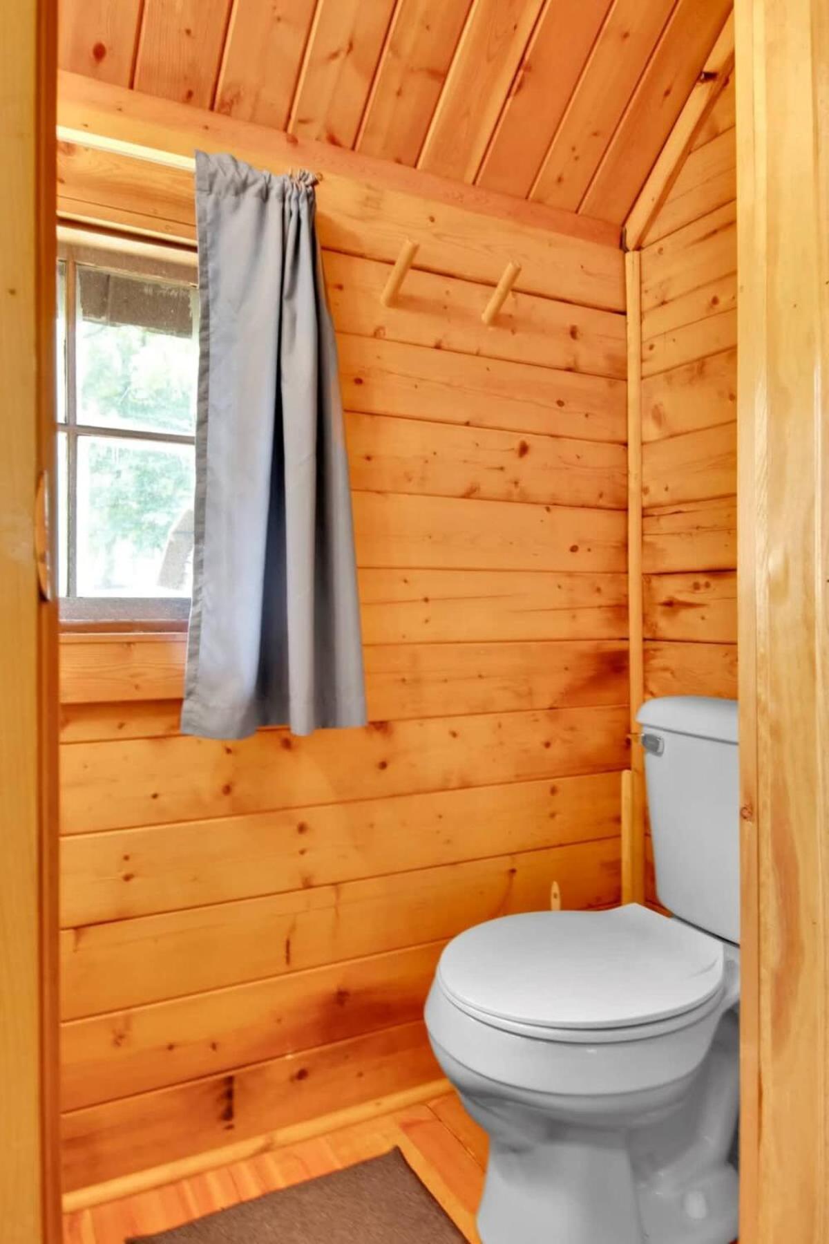 Lovely Rustic Cabin In Bloomington Bagian luar foto